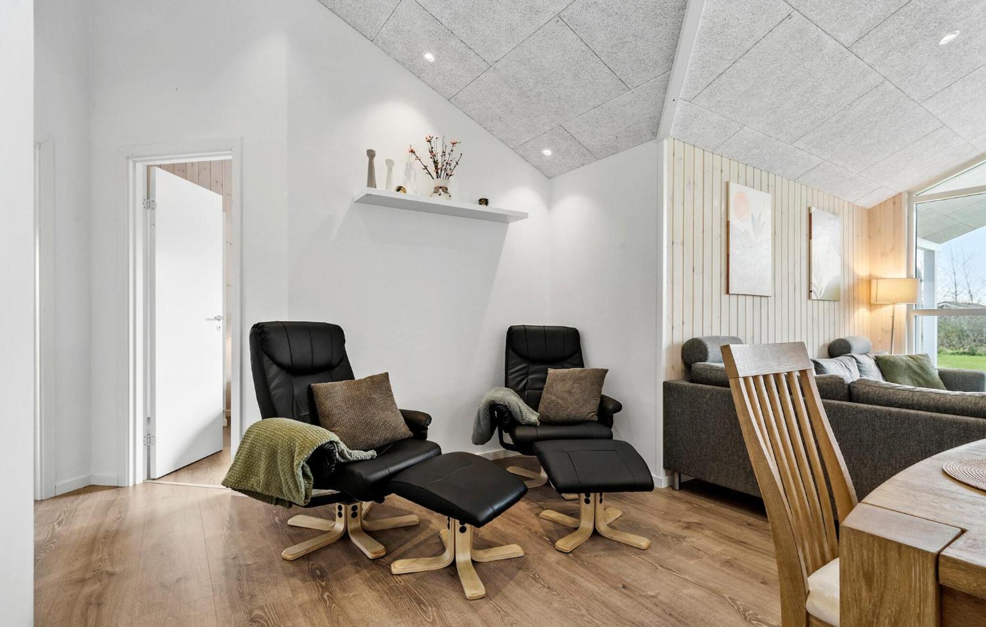 Beautiful Home In Tarm With Sauna エクステリア 写真