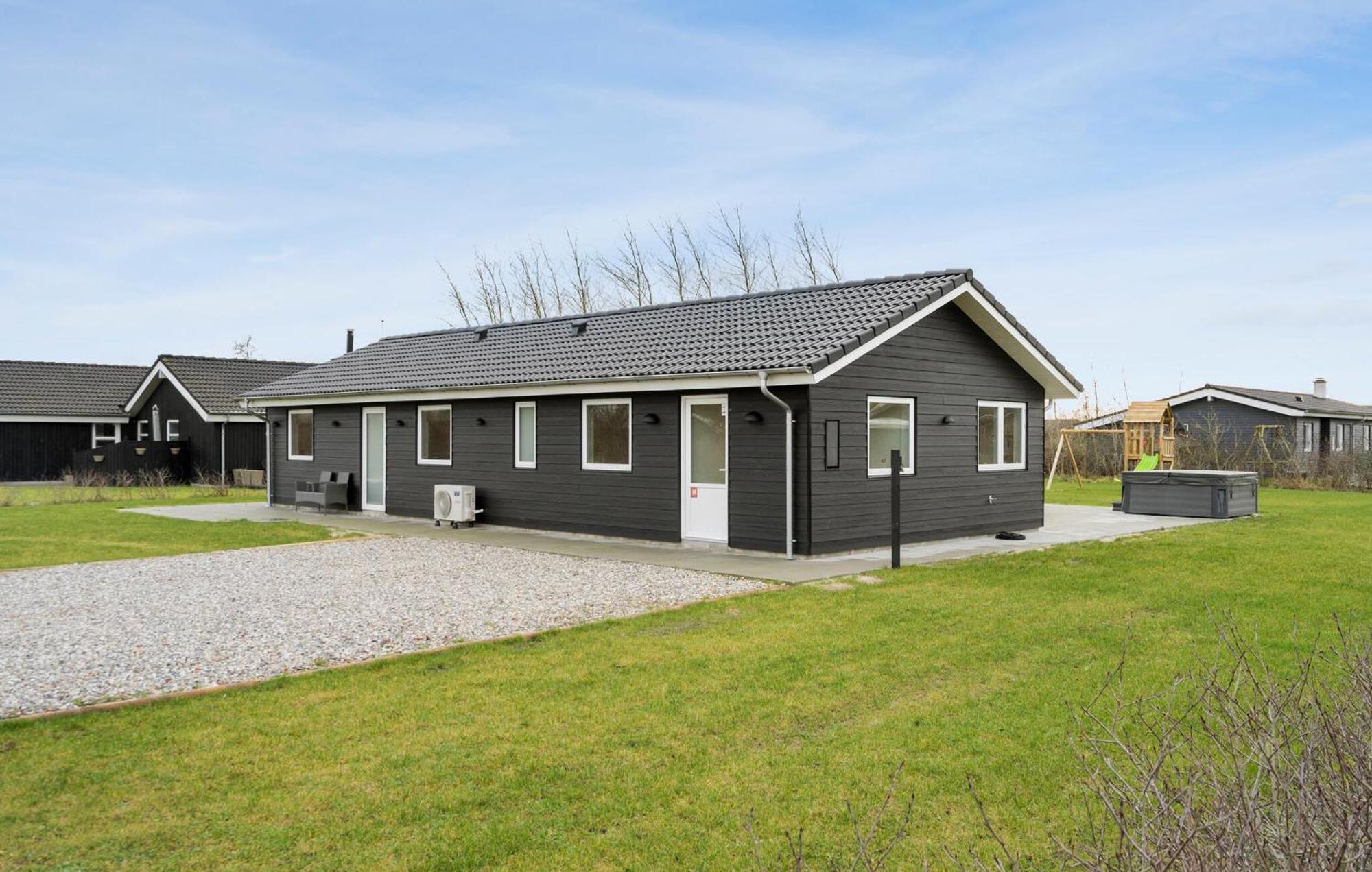 Beautiful Home In Tarm With Sauna エクステリア 写真